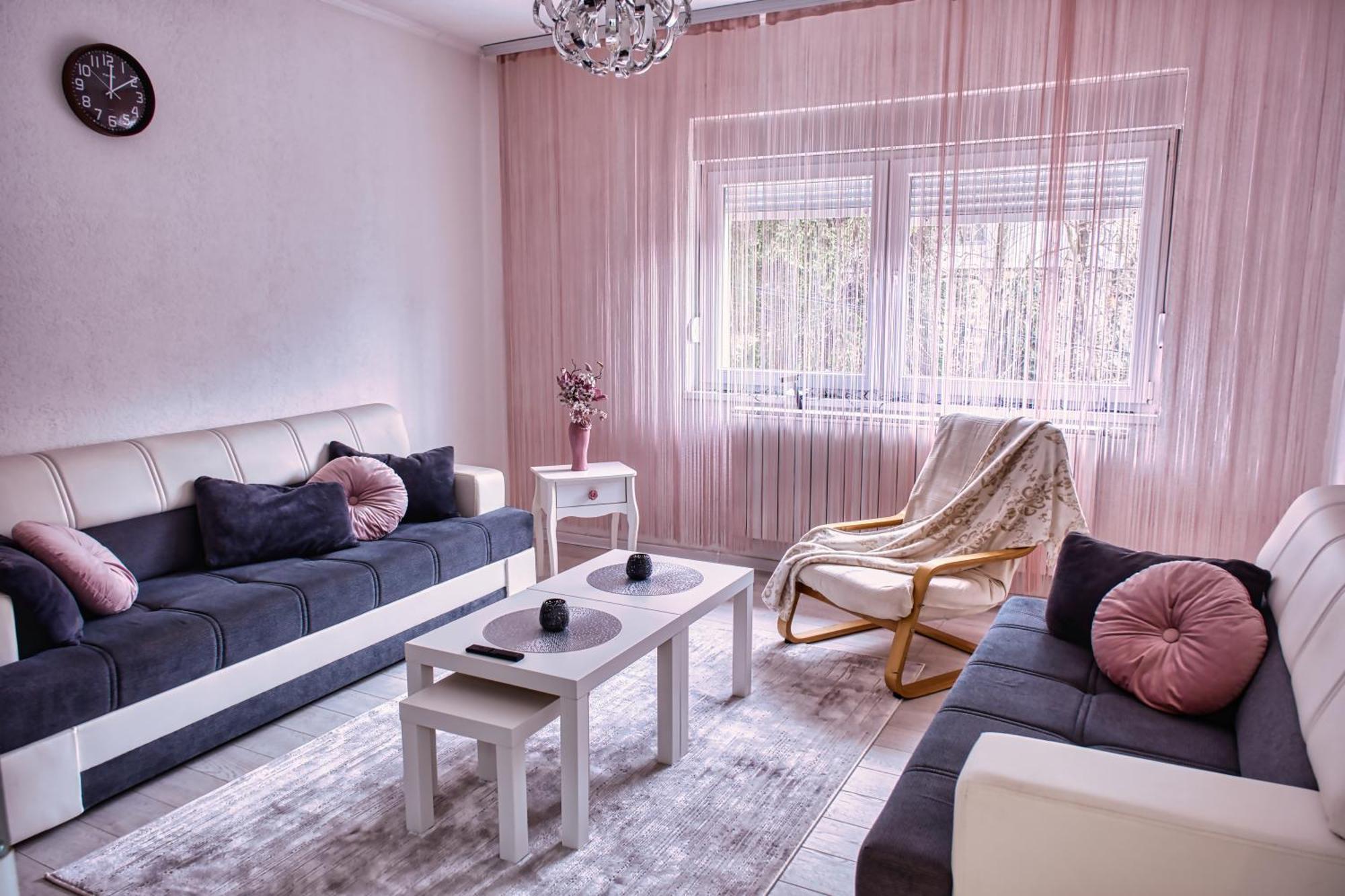 Alice's Dream With Free Garage Appartement Sarajevo